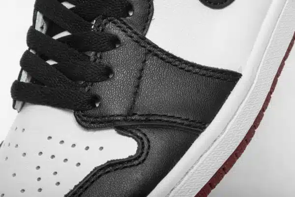 Réplica WMNS AIR JORDAN 1 RETRO HIGH 'SATIN BLACK TOE' - Imagen 6