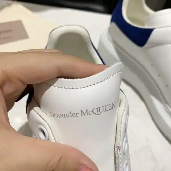 Réplica ALEXANDER  MCQUEEN BLANCAS Y AZULES TERCIOPELO - Imagen 4