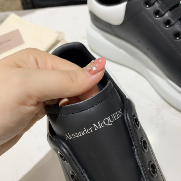 Réplica ALEXANDER  MCQUEEN NEGRAS Y BLANCAS - Imagen 2