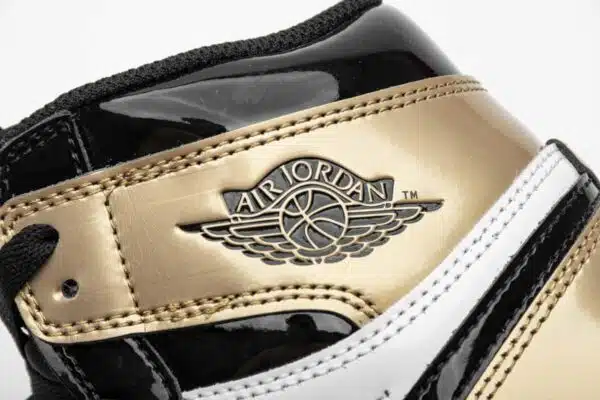 Réplica AIR JORDAN 1 RETRO HIGH OG NRG 'GOLD TOP 3' - Imagen 3