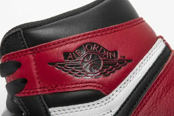 Réplica WMNS AIR JORDAN 1 RETRO HIGH 'SATIN BLACK TOE' - Imagen 7