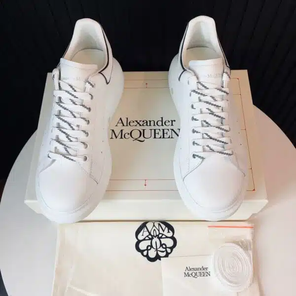 Réplica ALEXANDER  MCQUEEN BLANCAS LINE BLACK - Imagen 6