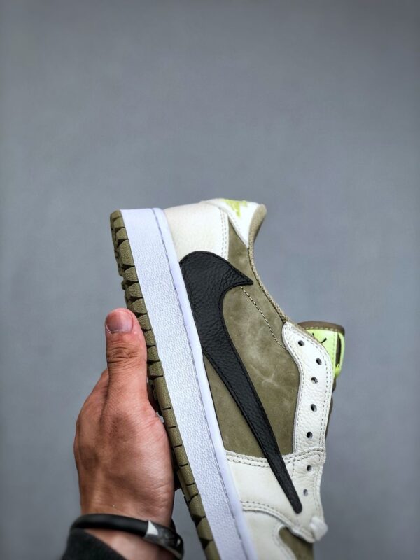 Réplica JORDAN 1 RETRO LOW GOLF TRAVIS SCOTT ‘NEUTRAL OLIVE’ - Imagen 4