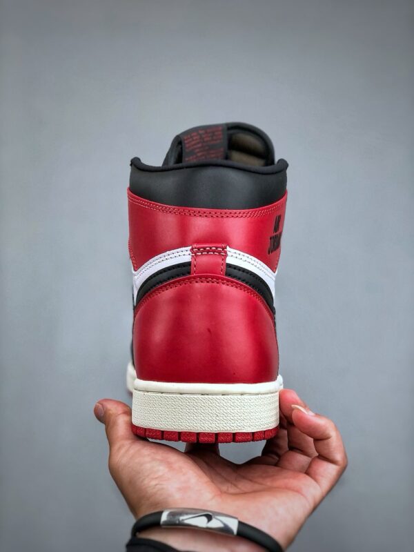 Réplica JORDAN 1 RETRO HIGH OG ‘BLACK TOE’ REIMAGINED - Imagen 4