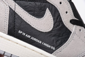  AIR JORDAN 1 RETRO HIGH OG 'NEUTRAL GREY' - Imagen 7