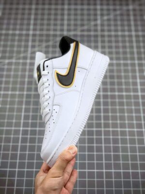 RÉPLICA AIR FORCE 1 LOW '07 LV8 DOUBLE SWOOSH 'WHITE METALLIC GOLD' - Imagen 4