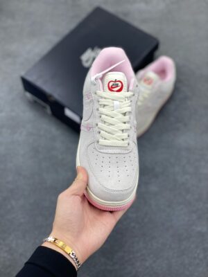 RÉPLICA AIR FORCE 1 LOW VALENTINE'S DAY (2025) - Imagen 2