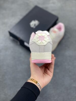 RÉPLICA AIR FORCE 1 LOW VALENTINE'S DAY (2025) - Imagen 4