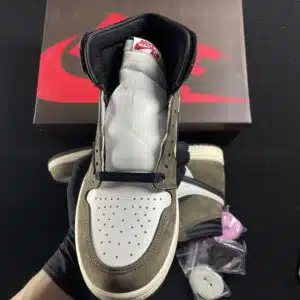  AIR JORDAN RETRO 1 TRAVIS SCOTT - Imagen 5