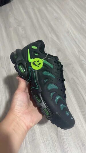  AIR MAX PLUS DRIFT 'BLACK VOLT' - Imagen 2