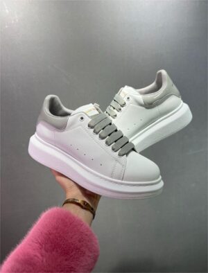 RÉPLICA ALEXANDER MCQUEEN OVERSIZED 'BLANCAS Y GRISES' - Imagen 3