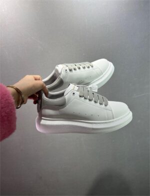 RÉPLICA ALEXANDER MCQUEEN OVERSIZED 'BLANCAS Y GRISES' - Imagen 2
