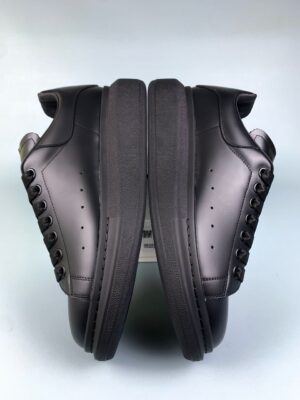  ALEXANDER MCQUEEN OVERSIZED NEGRAS - Imagen 4