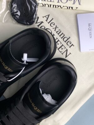  ALEXANDER MCQUEEN OVERSIZED NEGRAS - Imagen 2
