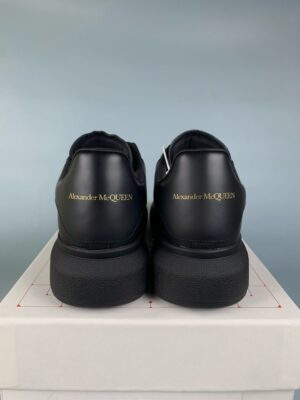  ALEXANDER MCQUEEN OVERSIZED NEGRAS - Imagen 5