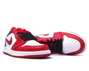  JORDAN 1 LOW BULLS - Imagen 5