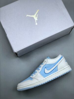  JORDAN 1 LOW SE REVERSE 'ICE BLUE' - Imagen 8
