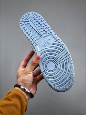 RÉPLICA JORDAN 1 LOW SE REVERSE 'ICE BLUE' - Imagen 3