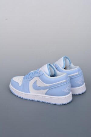  JORDAN 1 LOW WHITE 'ICE BLUE' - Imagen 3