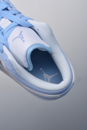  JORDAN 1 LOW WHITE 'ICE BLUE' - Imagen 10