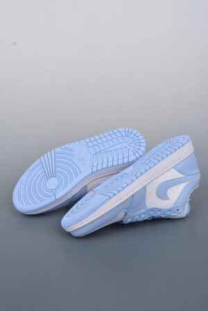  JORDAN 1 LOW WHITE 'ICE BLUE' - Imagen 5