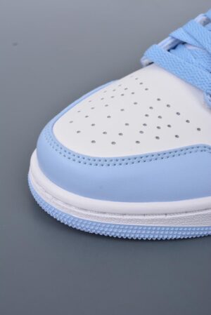  JORDAN 1 LOW WHITE 'ICE BLUE' - Imagen 7