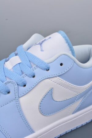  JORDAN 1 LOW WHITE 'ICE BLUE' - Imagen 8