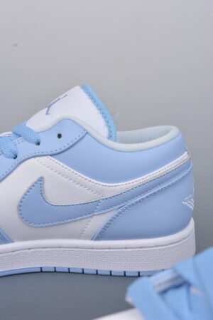  JORDAN 1 LOW WHITE 'ICE BLUE' - Imagen 9