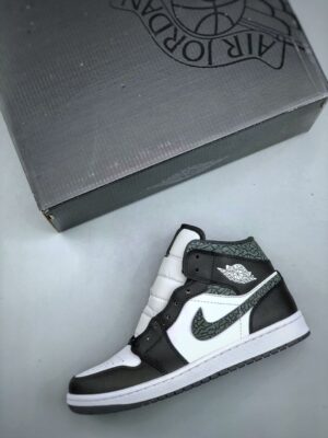  JORDAN 1 MID SE 'PANDA ELEPHANT' - Imagen 8