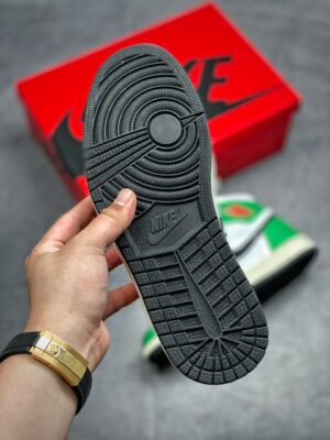  JORDAN 1 RETRO HIGH OG 'LUCKY GREEN' - Imagen 3