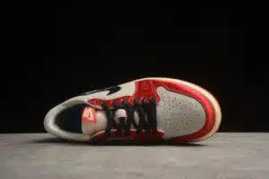  JORDAN 1 RETRO LOW 'TROPHY ROOM AWAY' - Imagen 5