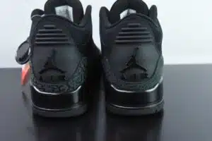 RÉPLICA JORDAN RETRO 3 'BLACK CAT' (2025) - Imagen 4
