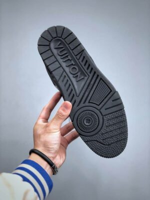 RÉPLICA LOUIS VUITTON TRAINER EMBOSSED MONOGRAM 'NEGRAS' - Imagen 2