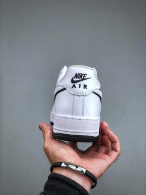  NIKE AIR FORCE 1 07' 'WHITE BLACK' - Imagen 2