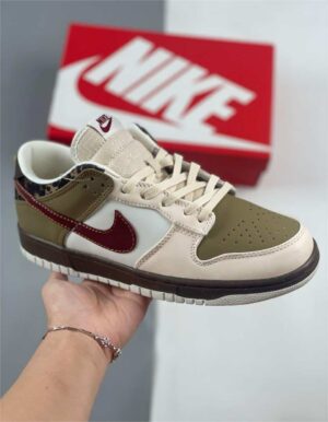 RÉPLICA DUNK LOW RETRO KHAKI TEAM 'RED PEARL WHITE' - Imagen 2