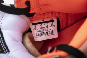  AIR JORDAN 1 RETRO HIGH OG 'NEUTRAL GREY' - Imagen 6