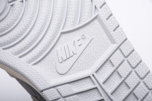  AIR JORDAN 1 RETRO HIGH OG 'NEUTRAL GREY' - Imagen 3